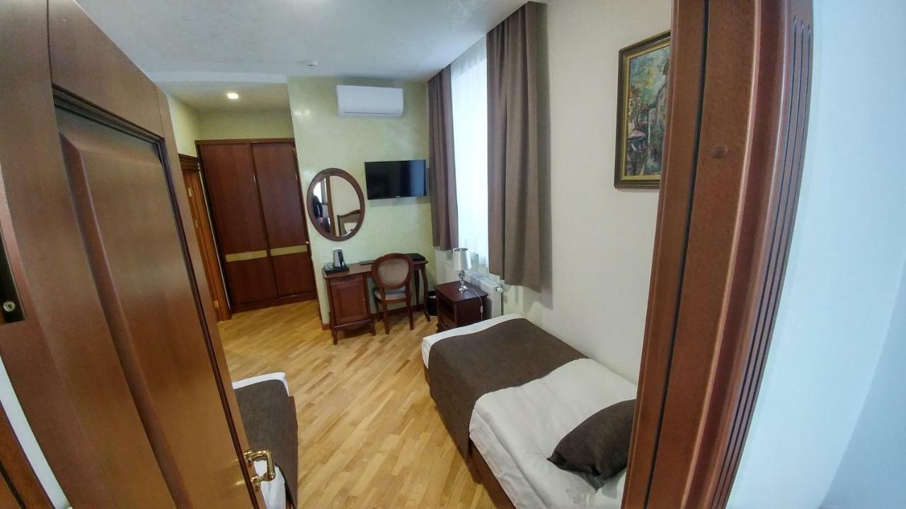 Hotel Meridian Brodi Kültér fotó