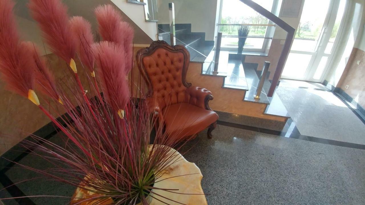 Hotel Meridian Brodi Kültér fotó