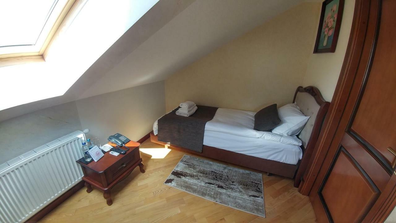 Hotel Meridian Brodi Kültér fotó